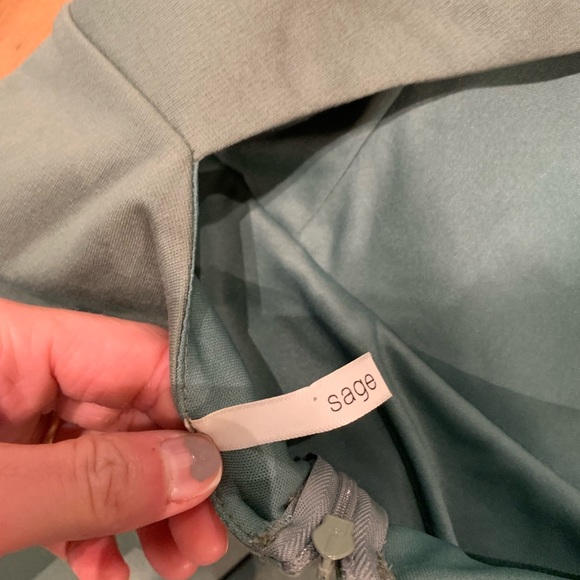 Dress - Picture 4 of 4